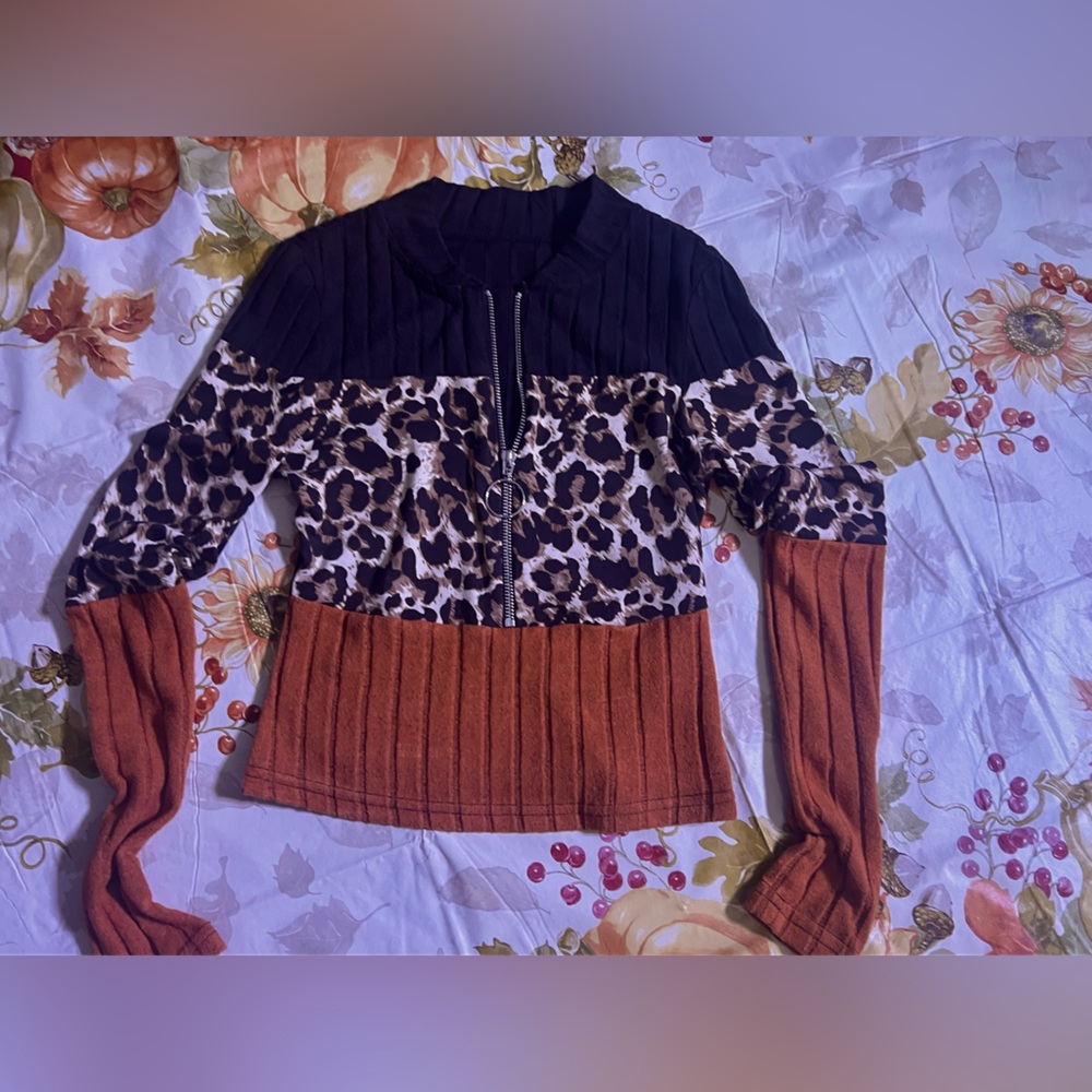 WOMENS XS LEOPARD FITTED FALL SWEATER